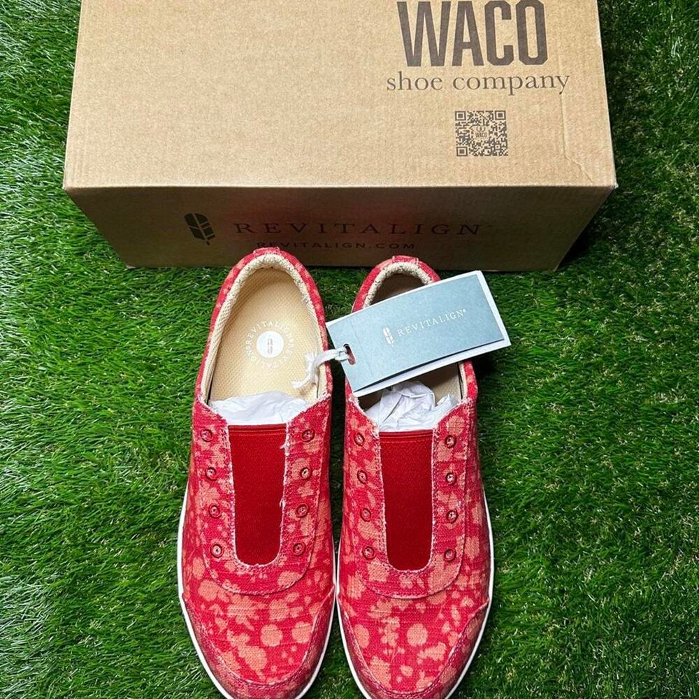 Waco red floral slip on